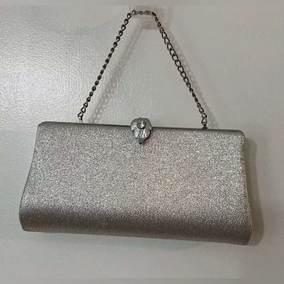 Vintage Silver Clutch Purse Leaf Clasp Hidden Chain MCM Metallic Textured Fabric - Picture 1 of 13